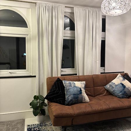 Newly Renovated Modern Studio Apartment In West Kensington Londýn Exteriér fotografie