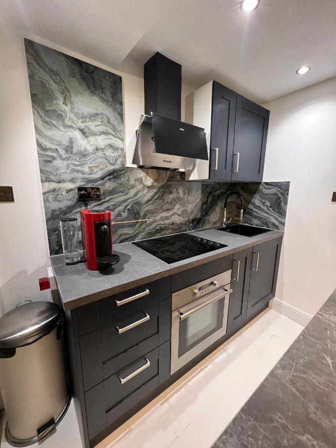 Newly Renovated Modern Studio Apartment In West Kensington Londýn Exteriér fotografie