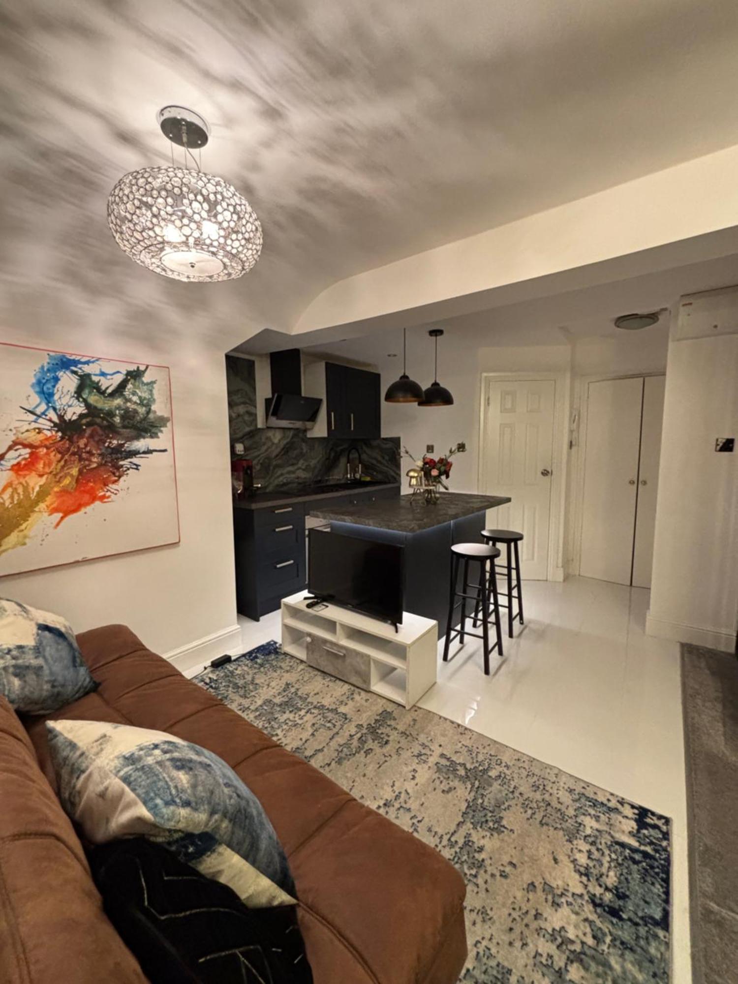 Newly Renovated Modern Studio Apartment In West Kensington Londýn Exteriér fotografie