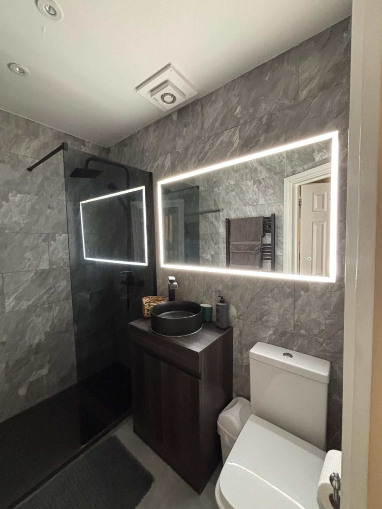 Newly Renovated Modern Studio Apartment In West Kensington Londýn Exteriér fotografie