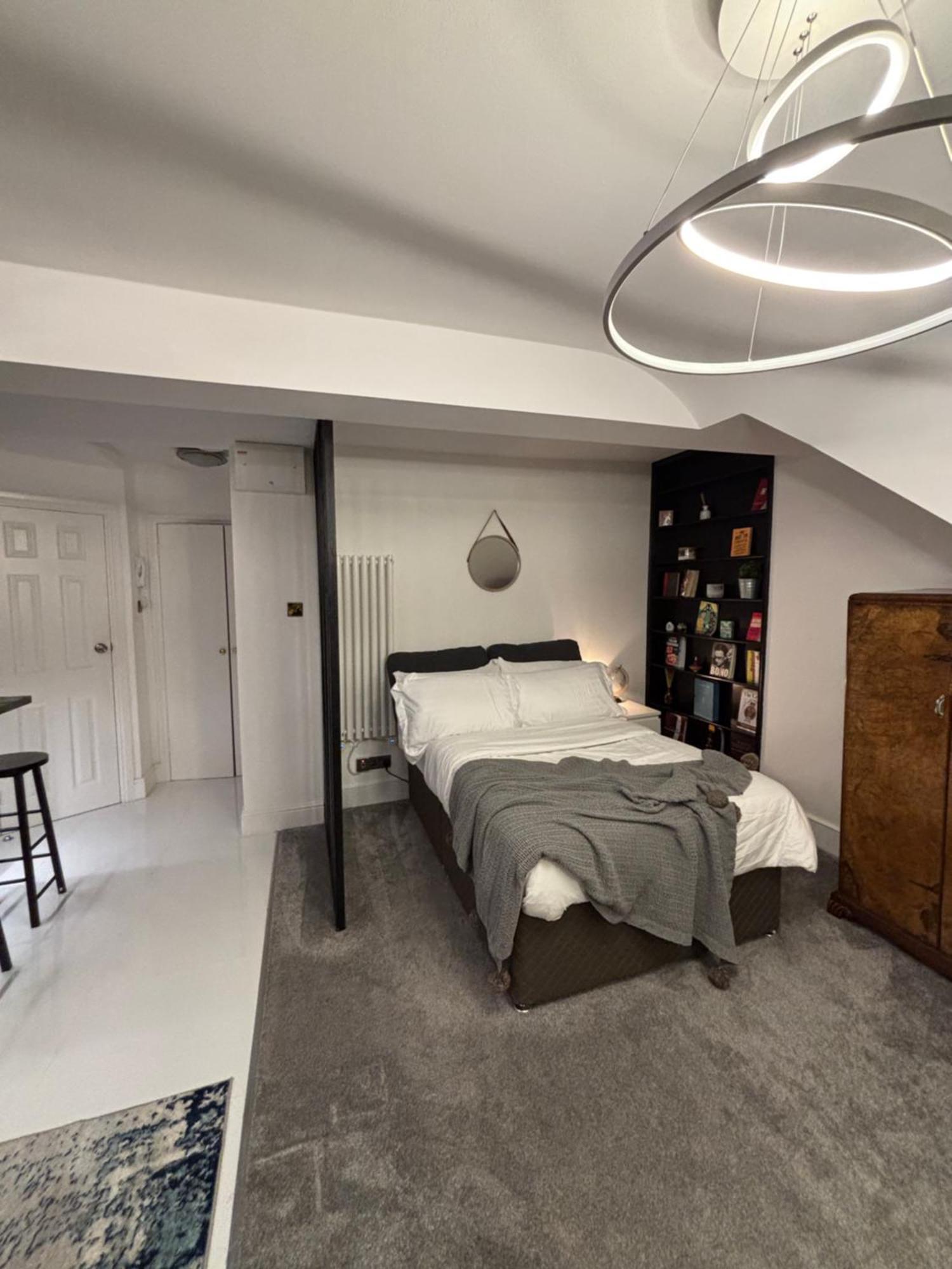 Newly Renovated Modern Studio Apartment In West Kensington Londýn Exteriér fotografie
